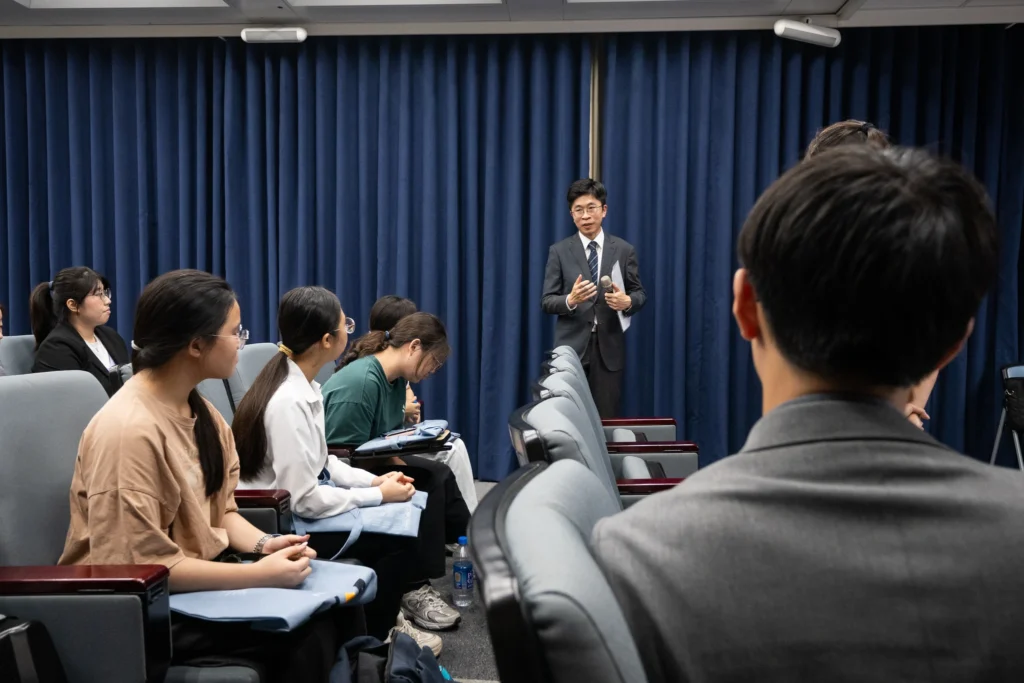 Event photography: keeping the audience in the frame