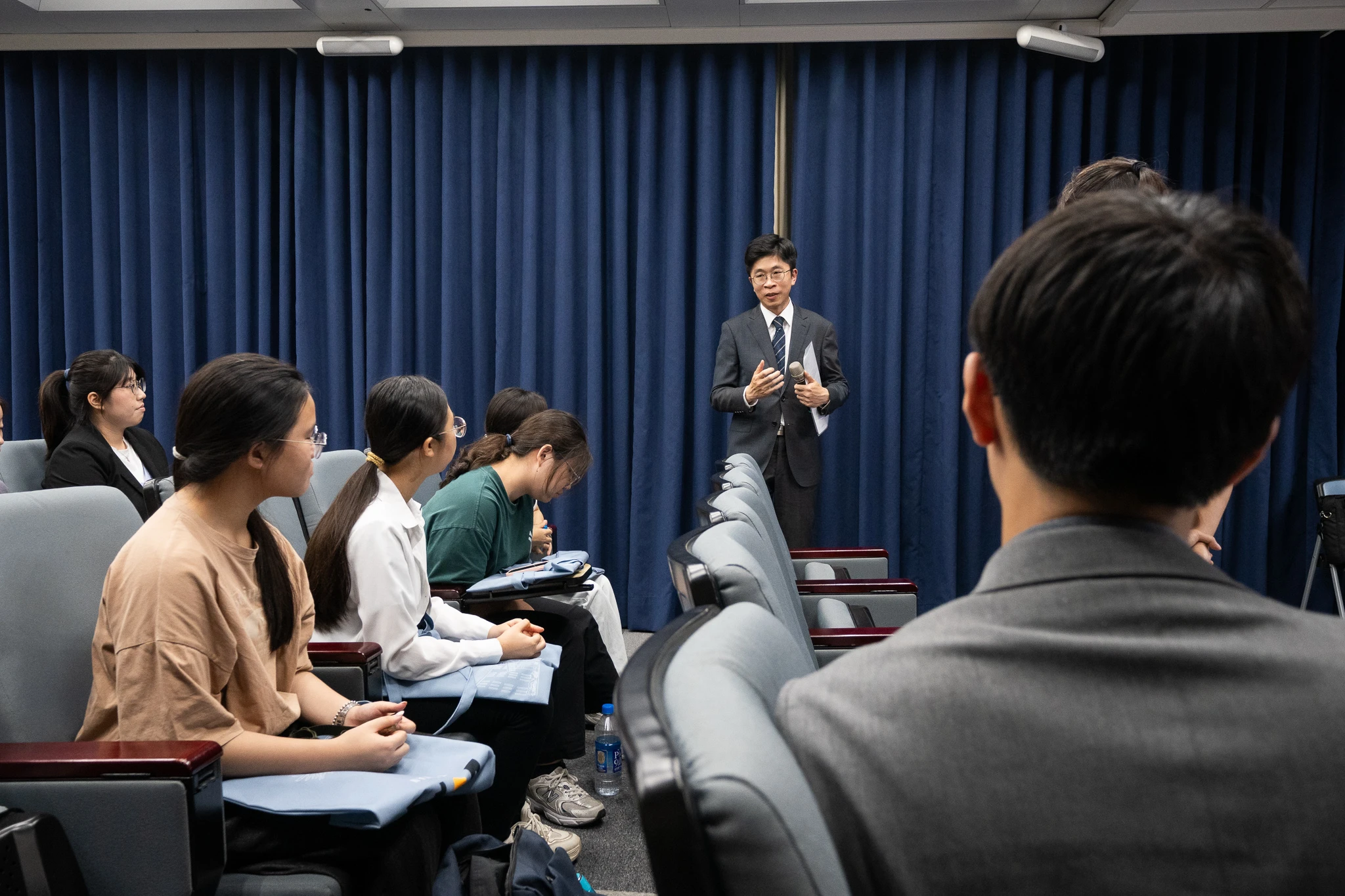 Event photography: keeping the audience in the frame