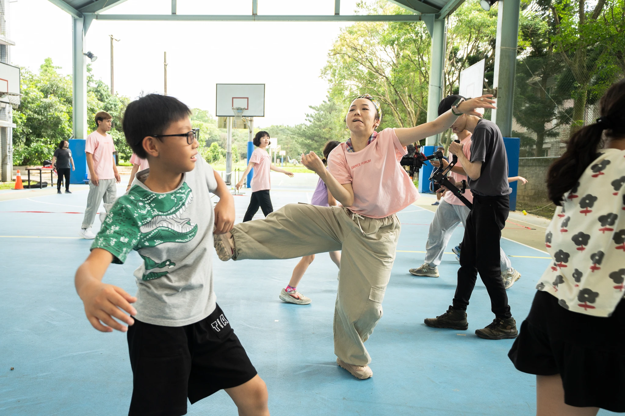 Children participating in a dance workshop led by Dance Forum Taipei at Qianhua Elementary School.