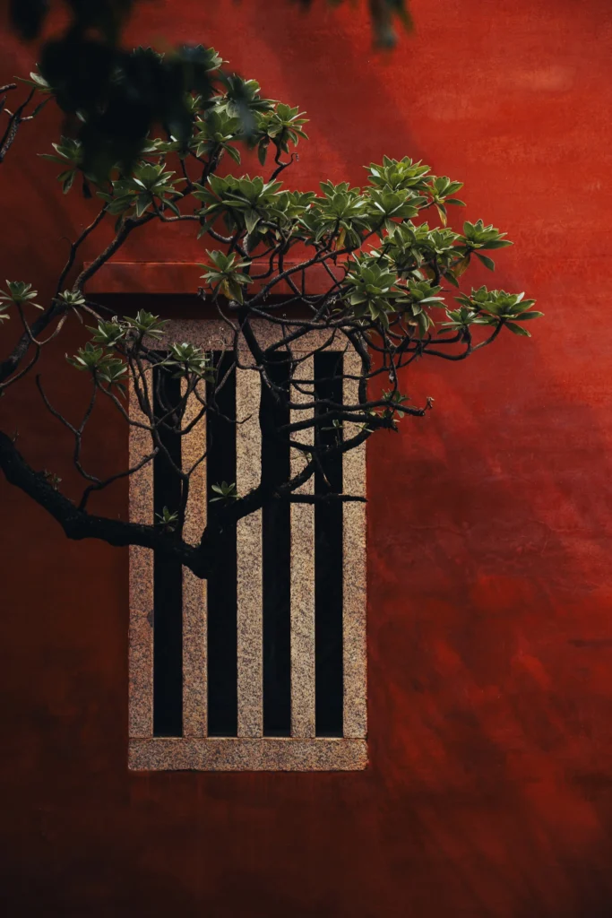 Photographing a cultural space: let changing colour set the distance
