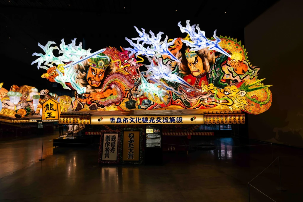 Photographing large displays: showing scale without losing detail