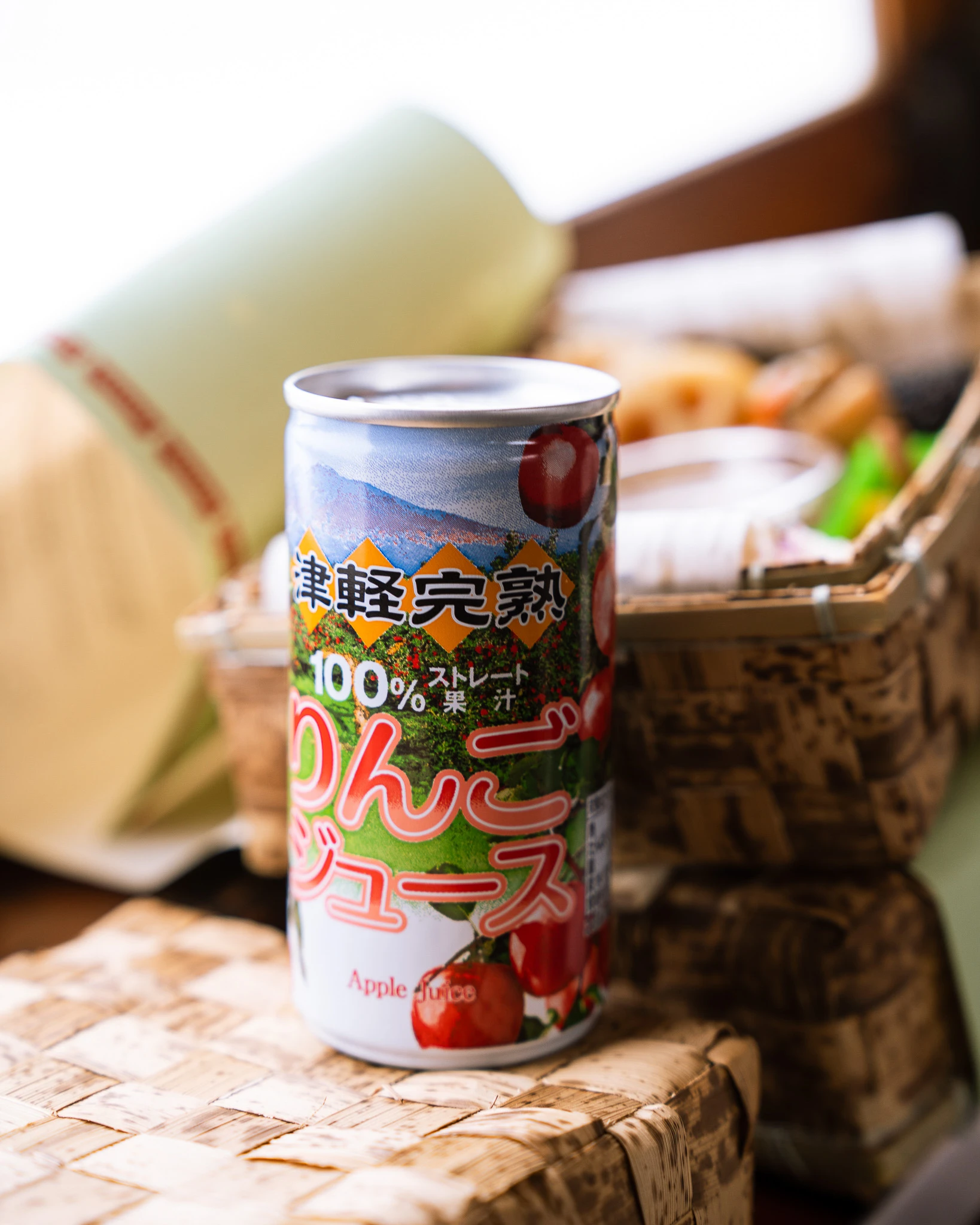 Apple drink and meal on a carriage table