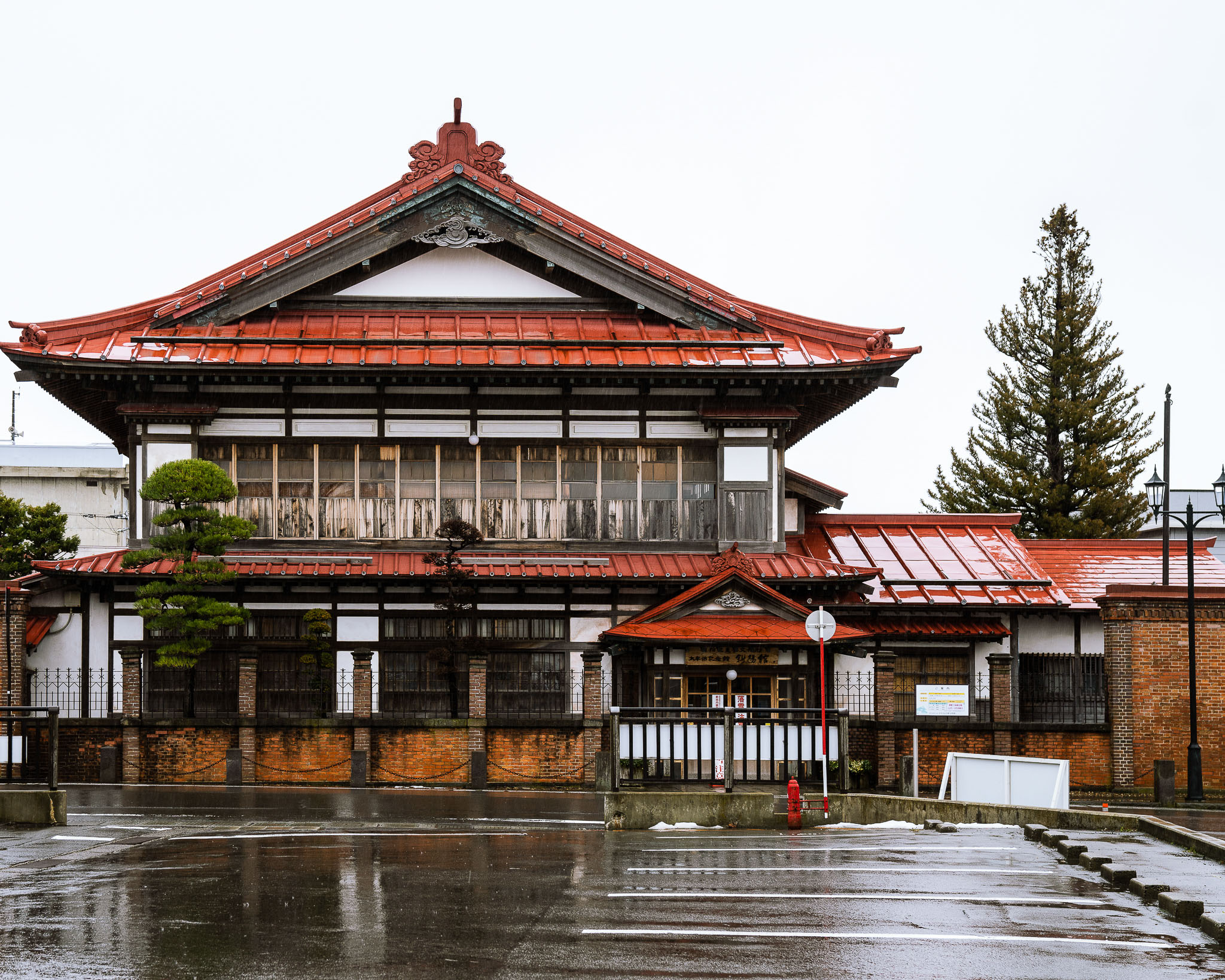 Shayokan's red-roofed facade on a wet day