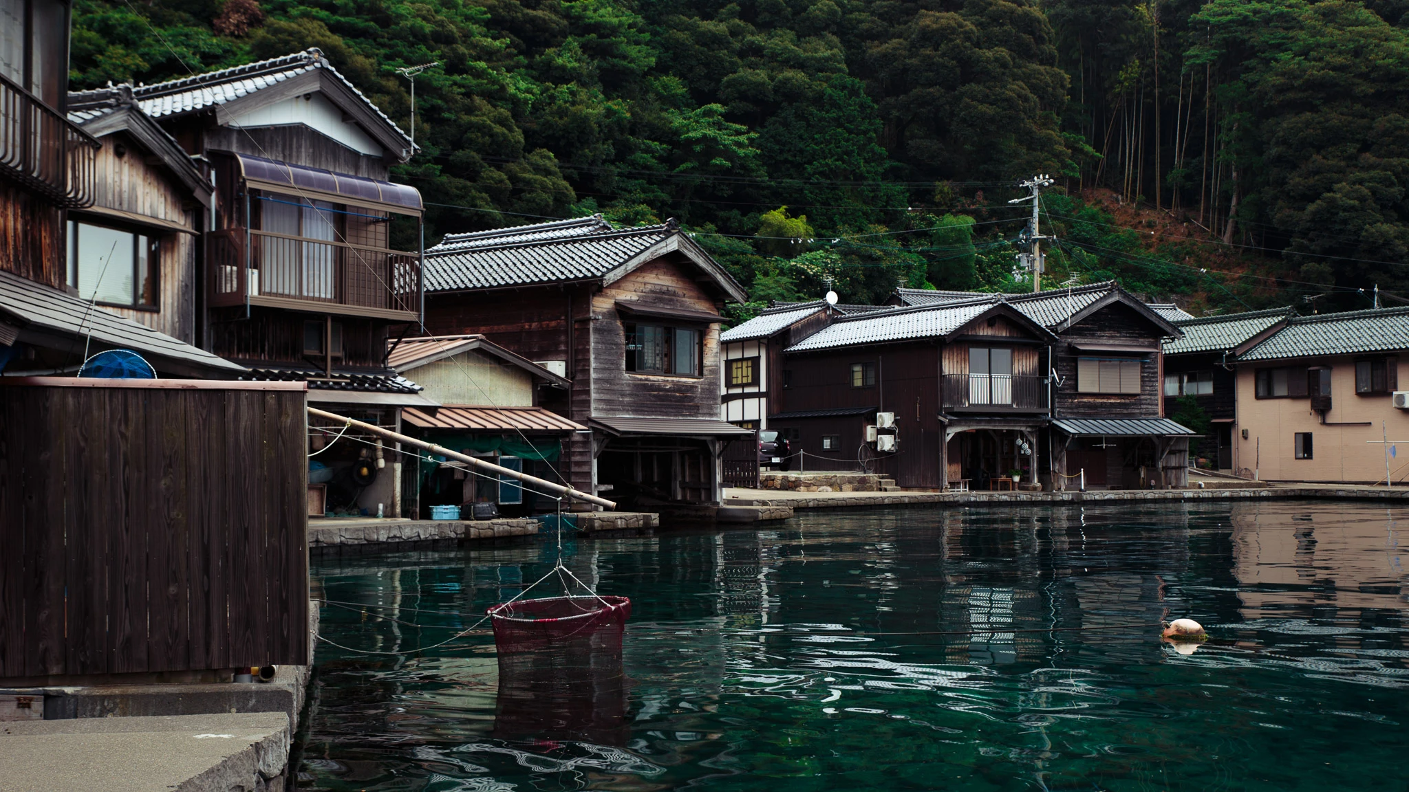 Water channel between neighbouring boathouses