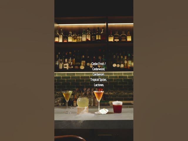 Moonwell cocktails lined up in front of illuminated bar shelves／Moonwell 照明酒櫃前排列的多款調酒